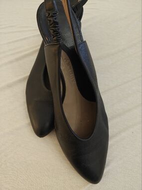 Audley Black Slingback Pointed-Toe Pumps - Undetermined Brand